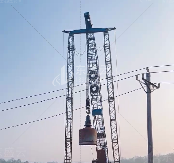 荆门强夯项目位于洋丰大道,东盛云公司现场施工图,及班子成员。 荆门强夯项目位于洋丰大道,东盛云公司现场施工图,及班子成员。